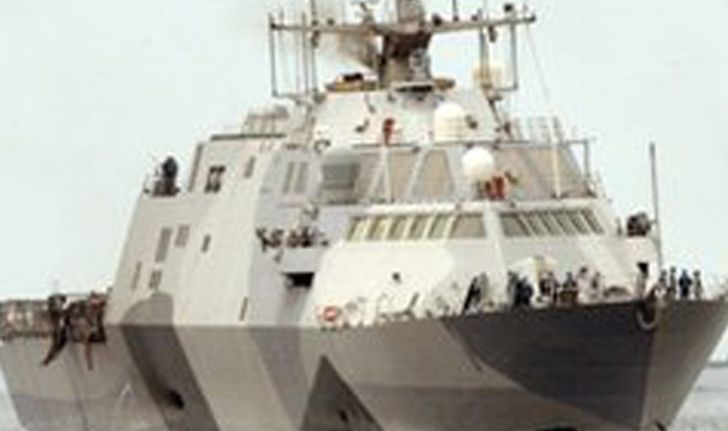 เรือรบ USS ฟรีดอม ของสหรัฐถึงสิงคโปร์