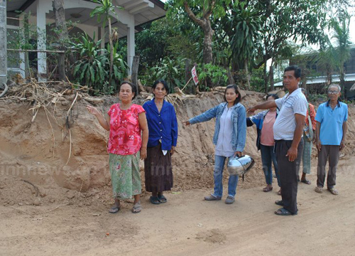 ชาวหนองบัวลำภูโวยผู้รับเหมาทำถนนเรียกเงิน