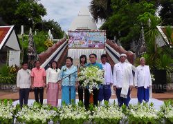 ผู้ว่าฯเลยเปิดงานนมัสการพระธาตุศรีสองรัก