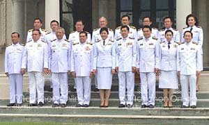 โปรดเกล้าฯ "ยิ่งลักษณ์" เป็นรมว.กลาโหม "นิวัฒน์ธำรง" รองนายกฯ และรมว.พาณิชย์ "จาตุรนต์" รมว.ศึกษาฯ