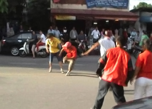 แดงตะลุมบอนหน้ากากขาวลำปางเจ็บ1