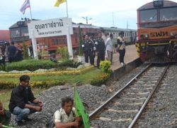 คืบสถานีรถไฟจัด3โบกี้พาชาวปากมูลเข้ากรุงแล้ว