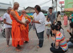 ชาวไทยพุทธยะลาคึกทำบุญบาตรวันพระใหญ่