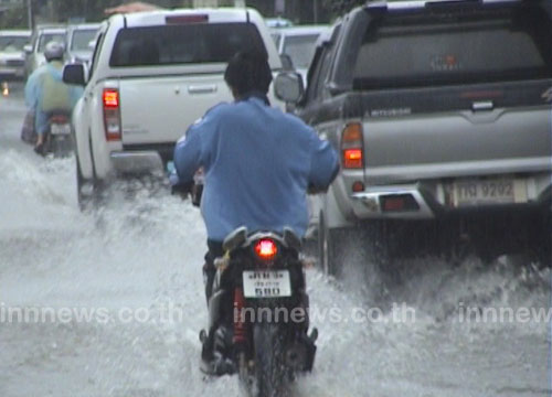 ฝนกระหน่ำเชียงราย น้ำท่วมขังหลายจุด