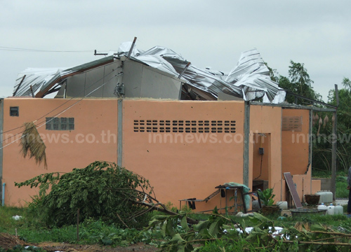 พายุถล่มชัยภูมิบ้านพักคนงานนับสิบพังยับ