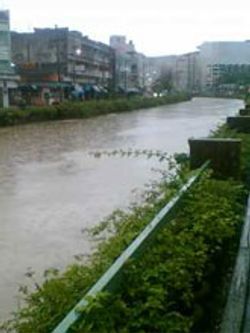 รถไฟสายใต้งดเดินเป็นวันที่ 3 หลังฝนกระหน่ำอย่างต่อเนื่อง