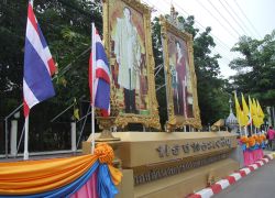 ชาวประจวบฯปลึ้มปีติในหลวง-ราชินีเสด็จฯ