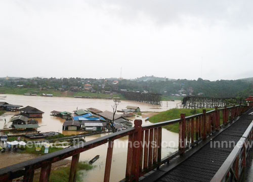 ฝนยังถล่มสังขละบุรี-แม่น้ำเชี่ยวกราก