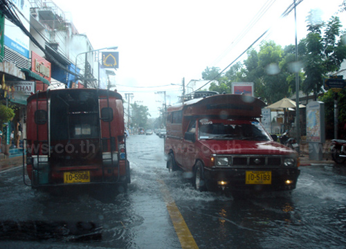 ฝนถล่มเชียงใหม่ท่วมขังหลายจุด 30-50 ซม.