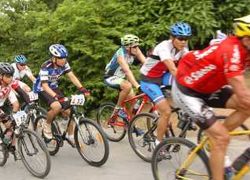 เจมส์มาร์ร่วมแข่งจักรยานเสือภูเขานานาชาติ