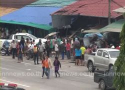 รถพ่วงปีนเกาะกลาง ชนร้านค้ากลางตลาด