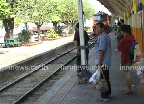 สถานีรถไฟลำปางคึกคัก-เร่งเปลี่ยนไม้หมอน