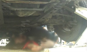 โจ๋ซิ่งกระบะชนจยย. ลากกันกว่า 20 ม. ดับคาใต้ท้องรถ!