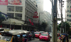 ด่วน! ไฟไหม้ร้านสมบูรณ์โภชนา บริเวณ ถ.สุรวงษ์