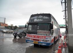 พ่วงชนบัสไร้เจ็บ-ฝนตกรถติดยาวถึงนวนคร