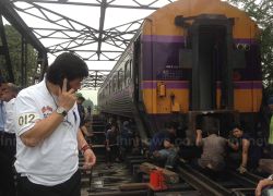 รถไฟสายใต้ ตกรางบางซื่อ ไร้คนเจ็บ