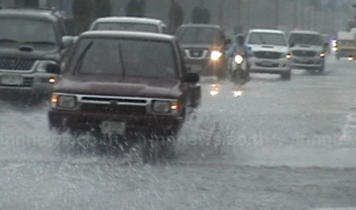 ฝนถล่มจันทบุรีน้ำท่วมขังถ.สุขุมวิทเข้า-ออก