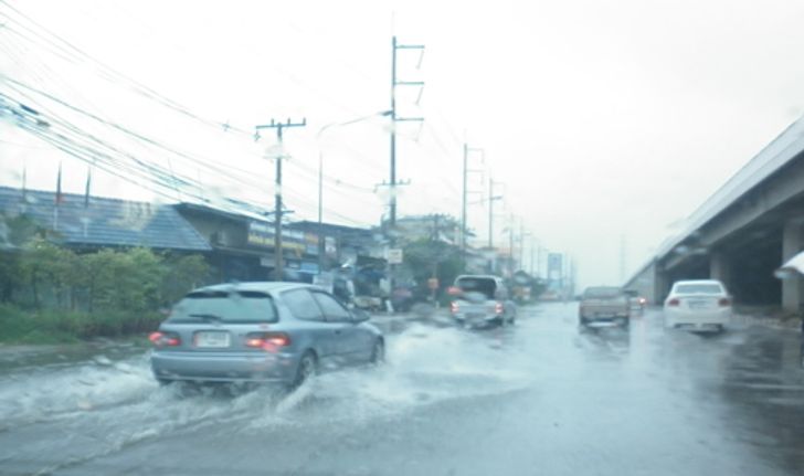 ฝนถล่มกรุง!น้ำท่วมหลายจุดการจราจรหนาแน่น