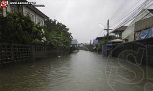 น้ำท่วมถนนหลายสายในเทศบาลอุบลฯ