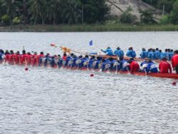 แข่งเรือยาว40ลำกว่า1,000ฝีพายบ้านเขาเต่า