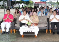 ชัยนาททำบุญตักบาตร 100 ปี พระสังฆราช