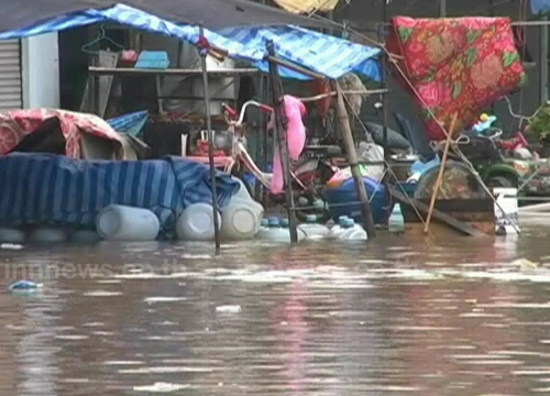 น้ำท่วมจุดผ่านแดนไทย-เขมรด้านจันท์เจ๊ง50ล.