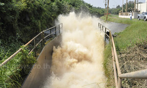 เขื่อนลำพระเพลิงอ่วม! น้ำล้นสปิลล์เวย์