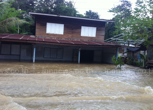 น้ำท่วมสระแก้วยังหนักรมช.สธ.แจกของปชช.