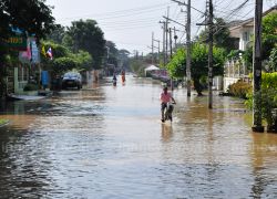 น้ำลำพระเพลิงเอ่อท่วมเทศบาลเมืองเมืองปัก