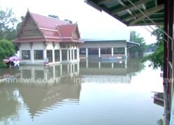 ปทุมธานีน้ำยังขึ้นสูงวัดริมเจ้าพระยาเดือดร้อน