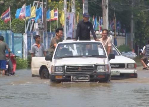 ปราจีนอ่วมน้ำทะลักท่วมบางพื้นที่น้ำเริ่มซึม