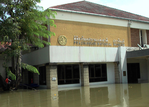 ย้ายโบราณวัตถุพิพิธภัณฑ์ปราจีนบุรีหนีน้ำ