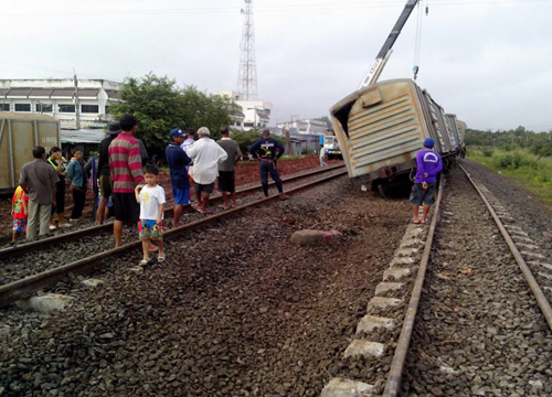 ซ้ำซาก!รถไฟตกรางที่โคราช-สายอีสานชะงัก