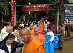 ตักบาตรเทโวพระธาตุโบราณอายุนับพันปี