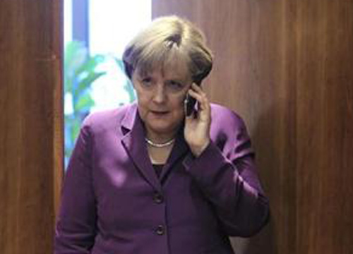 นายกเยอรมันฉุนUSดักฟังโทรศัพท์-โอบามาปัด