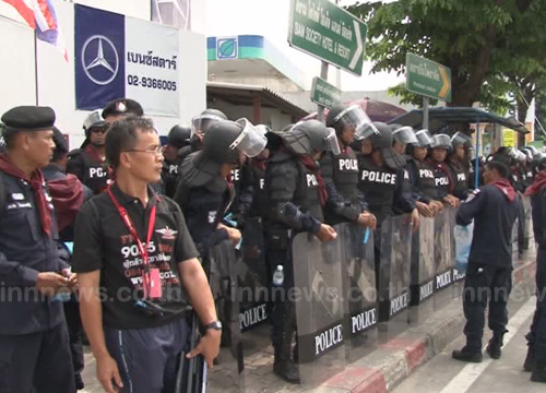 ตร.ตรึงกำลังบ้านนายกฯเข้ม เตรียมรับมือม็อบ