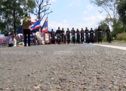 ตร.ตั้งจุดสกัดรปภ.พื้นที่ก่อนศาลตัดสินเย็นนี้