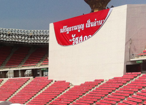 นปช.จัดเวทีเขียนป้ายแก้รธน.เป็นอำนาจรัฐสภา