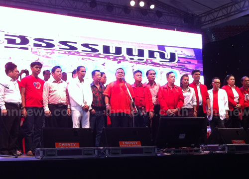 จตุพร แกนนำ นปช. ขึ้นปราศรัยแล้ว