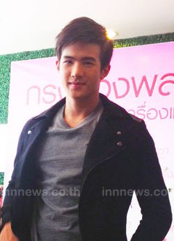 เจมส์มาร์แจงภาพกอดสาวแค่เพื่อน