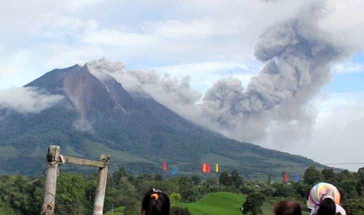 อินโดเตือนภัยสูงสุดภูเขาไฟปะทุ8ครั้งติด
