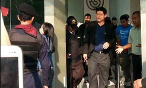 ช่อง 3 เครียด! ม็อบกดดัน สรยุทธ-กิตติ เข้าตึกไม่ได้