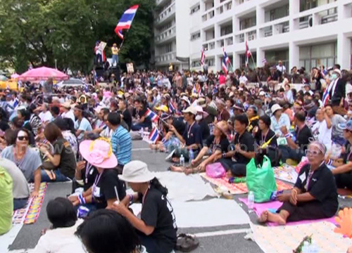 ม็อบที่ก.คลังคึกคักรอแถลงท่าที14.00น.