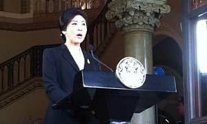 นายกฯยิ่งลักษณ์ แถลงวอนยุติชุมนุม พร้อมพูดคุย