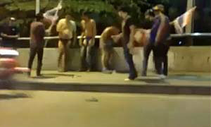 คลิปเสื้อแดงถูกรุมตื้บ บังคับถอดเสื้อผ้า