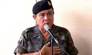 ผบ.ทบ. ขอตำรวจหยุดยิงแก้สน้ำตา วอนม็อบหยุดก่อน