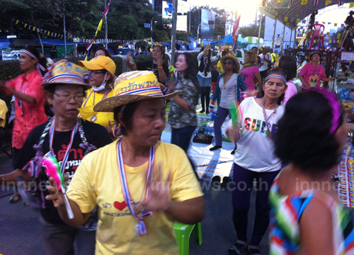 คปท.ช่วงบ่ายคึก!เปิดเพลงปลุกใจสลับปราศรัย