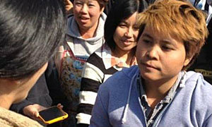 สาวทอมเป่านกหวีดใส่ 'ยิ่งลักษณ์' โร่แจ้งความ