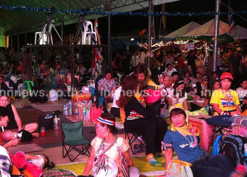 คปท.สลับขึ้นเวทีโจมตี ยิ่งลักษณ์ ปชช.แน่น