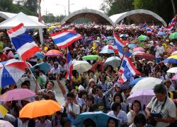 กปปส.หาดใหญ่ปิดถนนระดมชัตดาวน์กทม.